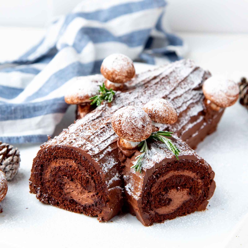 Picture of: Buche de Noel (Yule Log Cake)